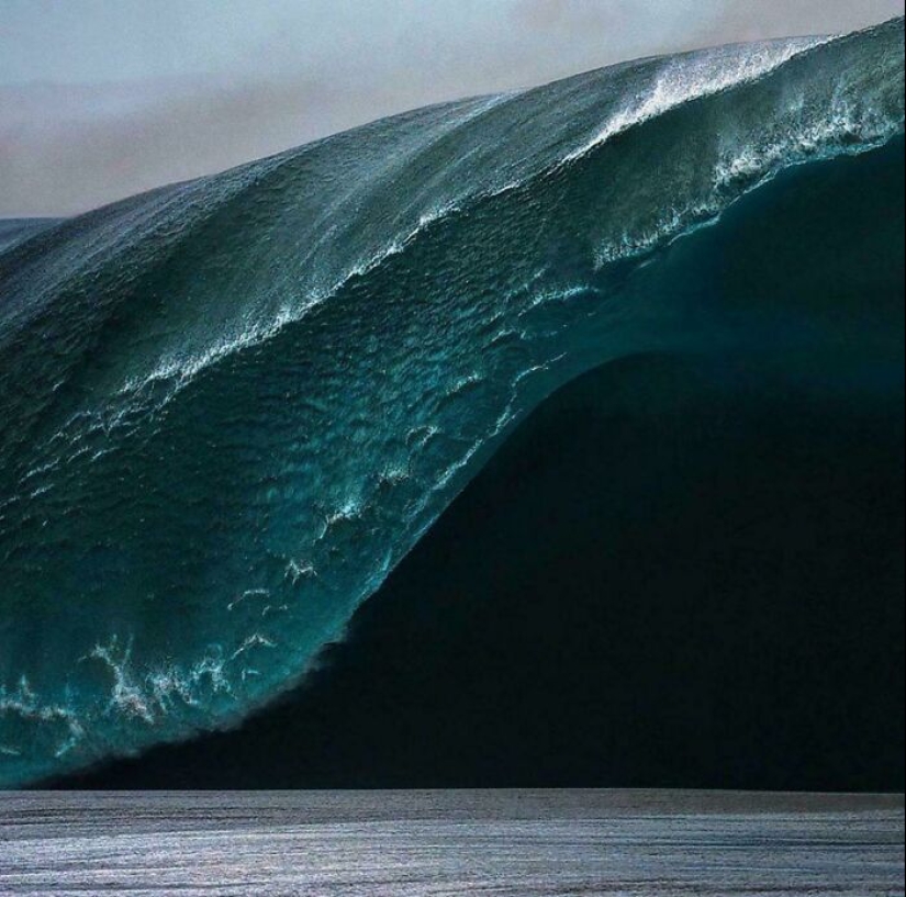 12 Frightening Pics That Make Us Want To Stay As Far Away From The Ocean As Possible