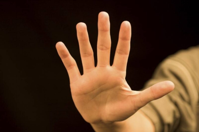 12 popular gestos, que está en el extranjero, usted puede conseguir en la cara
