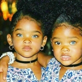 12 years have passed, twin sisters with different eye colors have grown up and become beauties