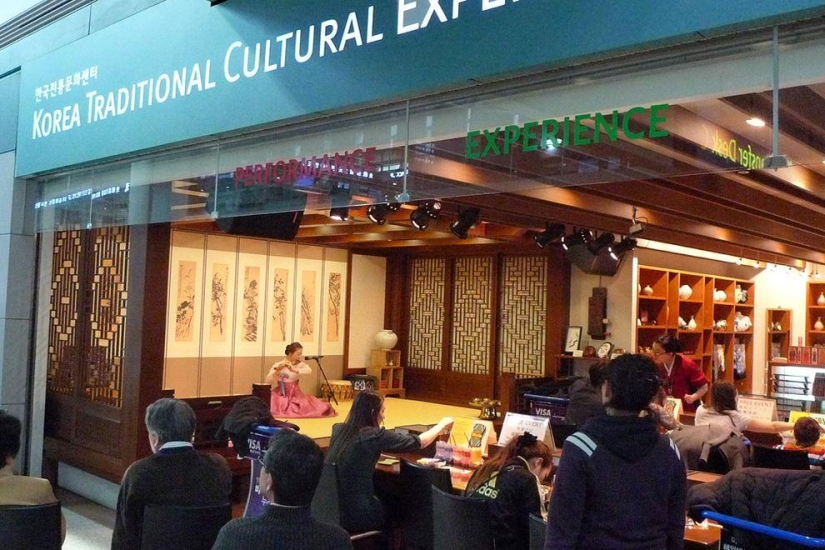 13 airports in the world where you can have a good time