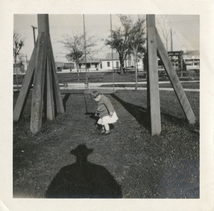 13 fotos vintage en las que las personas son perseguidas por la sombra de una persona desconocida en un sombrero