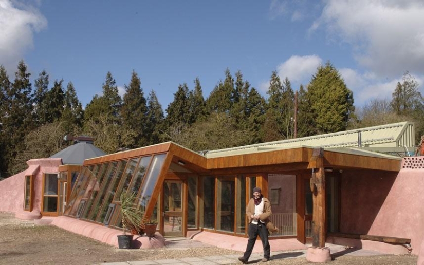 13 houses made from strange building materials