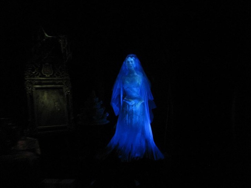 13 of the most creepy stories about female ghosts