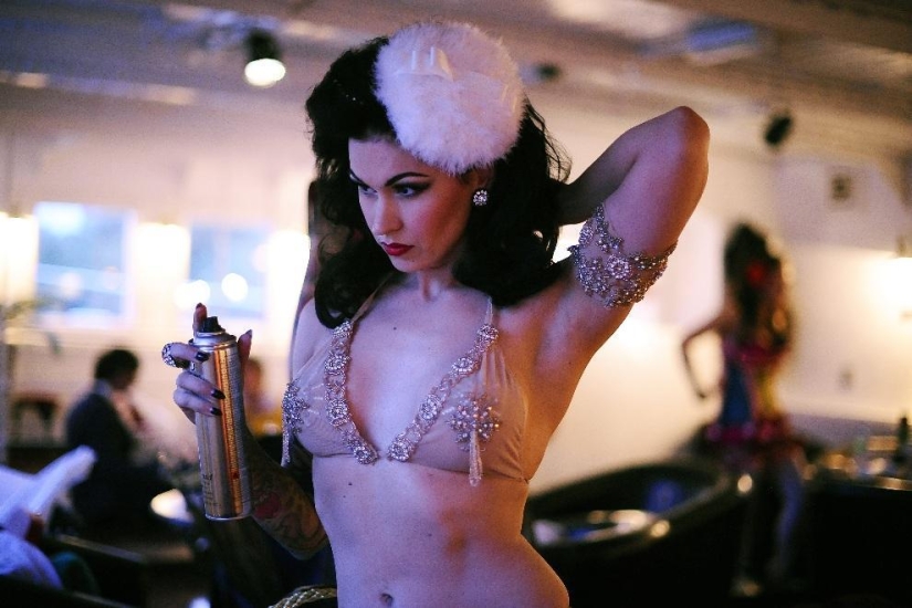 14 &quot;hot&quot; shots from the world of burlesque