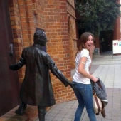 14 People Who Made The Absolute Most Of A Photo With A Statue And Ended Up Online (Part2)