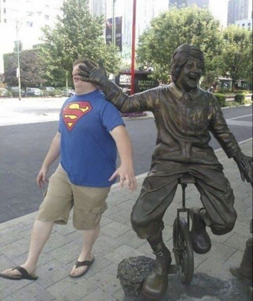 14 People Who Made The Absolute Most Of A Photo With A Statue And Ended Up Online (Part2)