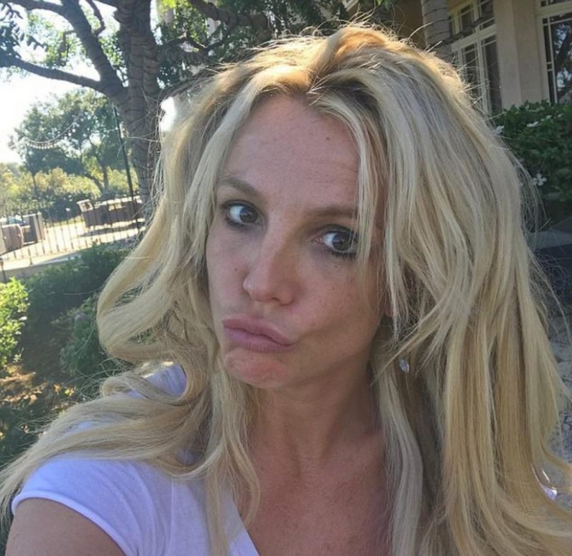 15 bad selfie of celebrities, they have time to spare