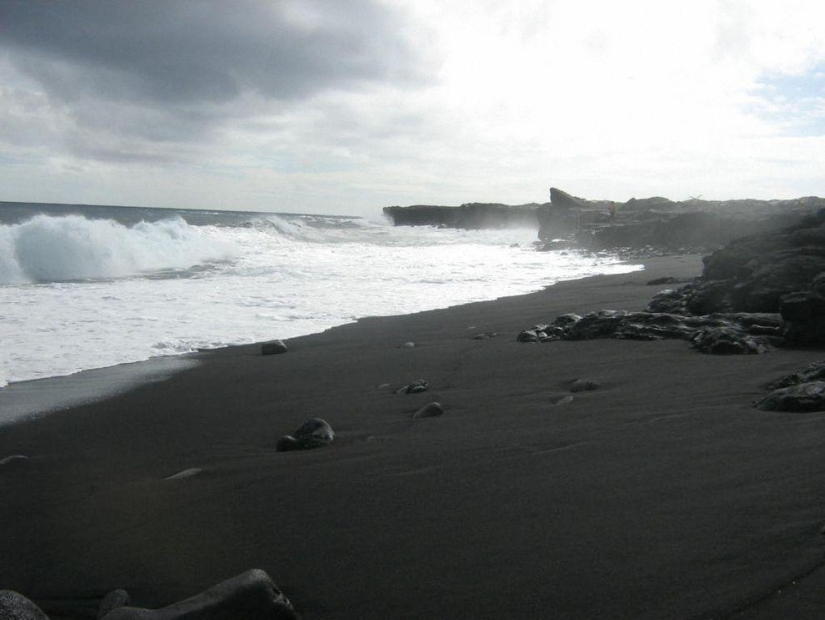 15 increíbles playas de arena negra