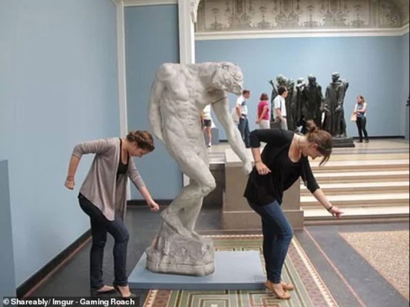 15 People Who Made The Absolute Most Of A Photo With A Statue And Ended Up Online