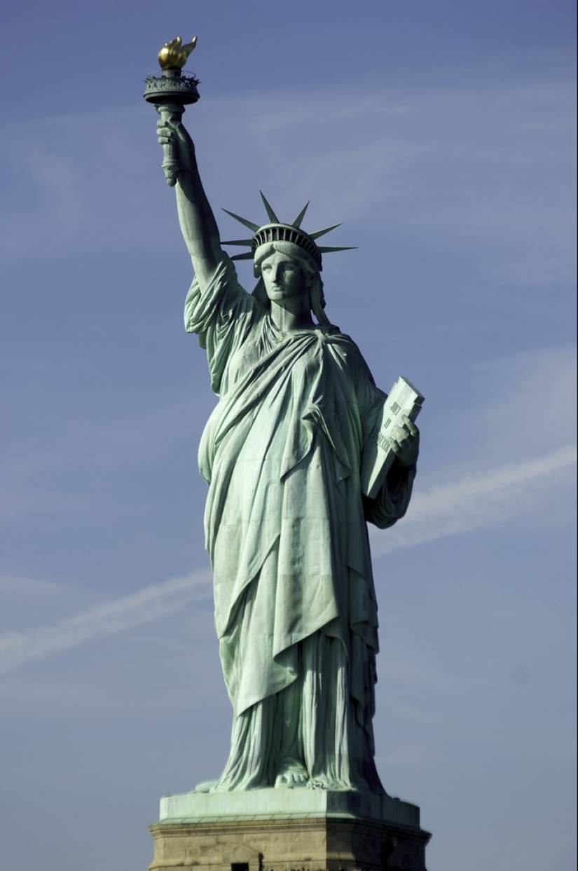 15 tallest and grandest statues