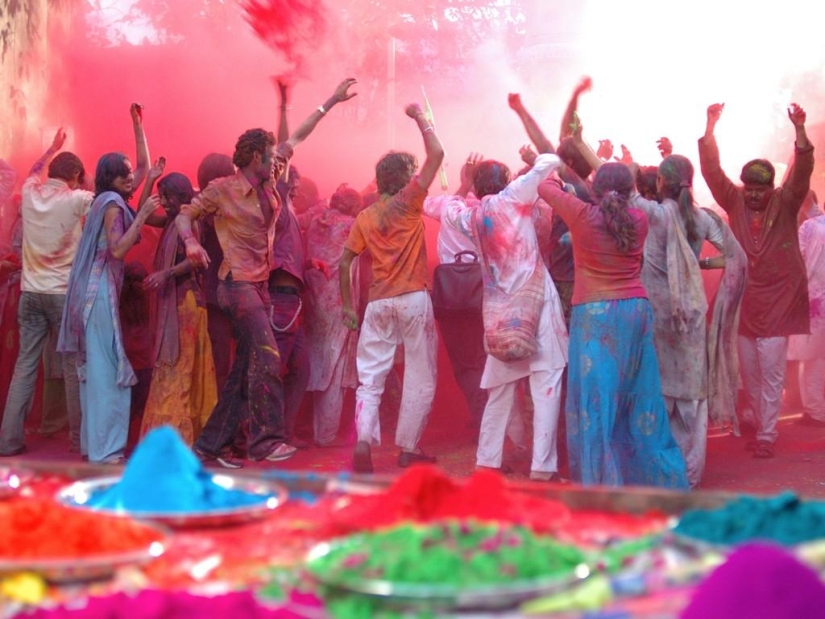 15 Unforgettable Moments of Holi - Bengali New Year