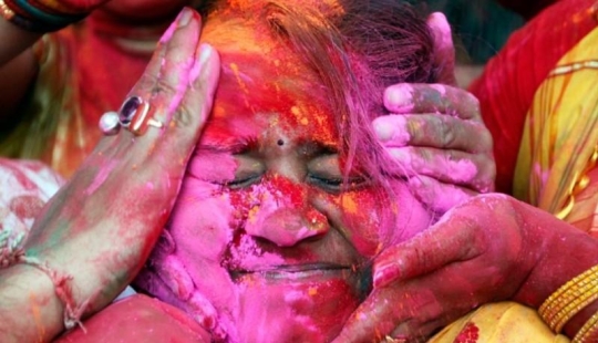 15 Unforgettable Moments of Holi - Bengali New Year