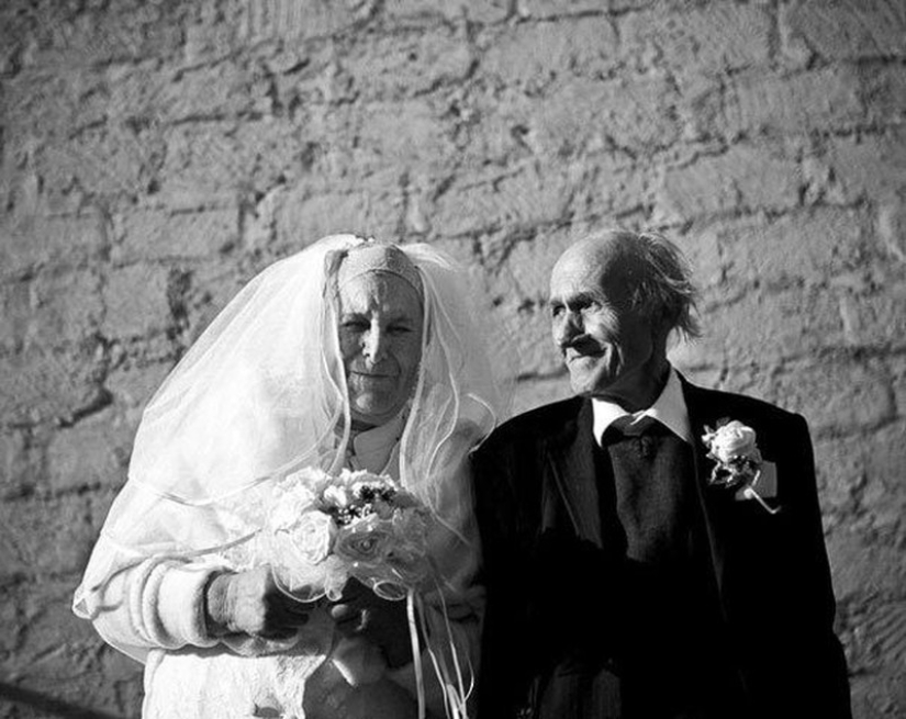 15 Wedding Photos of Older Couples That Prove It&#39;s Never Too Late to Get Married