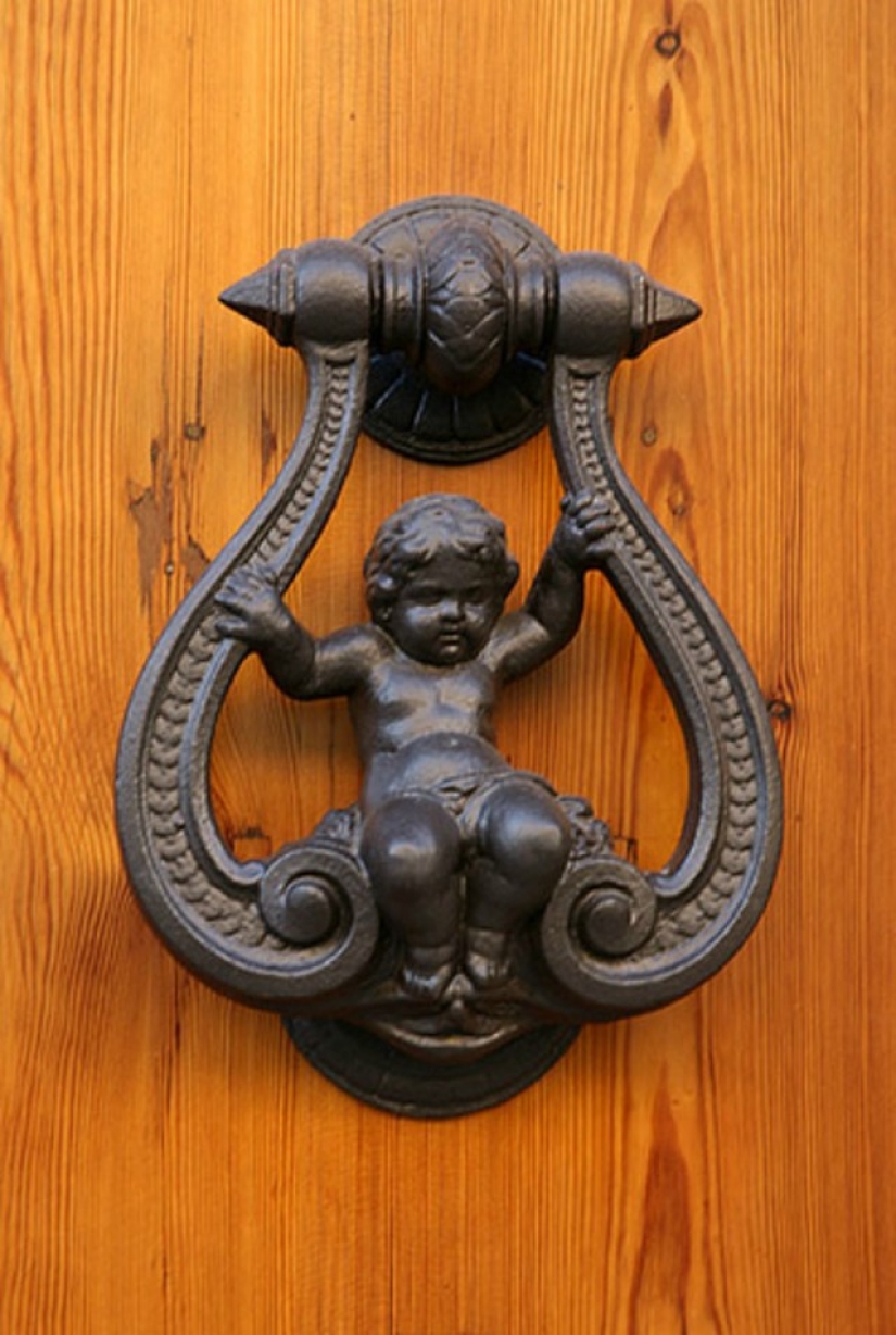 17 Fantastic Doorknobs That Invite You In