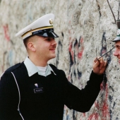 17 rare shots from the history of the Berlin Wall