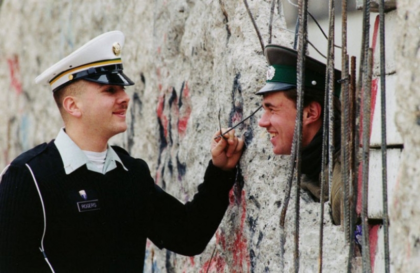 17 tomas raras de la historia del Muro de Berlín