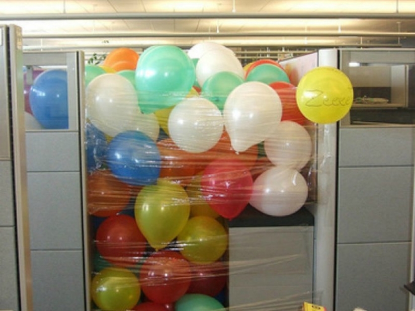 17 ways to effectively prank your favorite colleagues