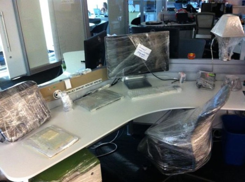 17 ways to effectively prank your favorite colleagues