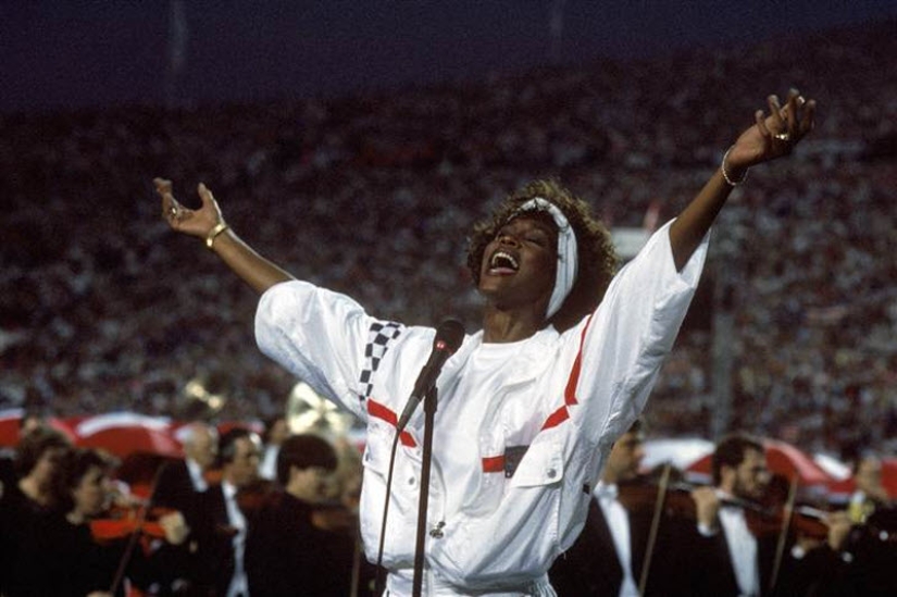 19 fotos brillantes de la biografía de Whitney Houston