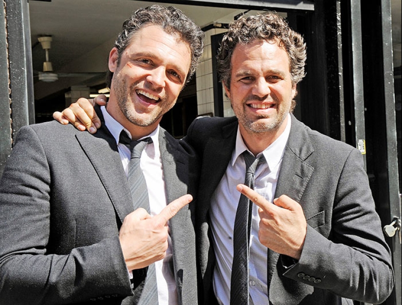 19 photos of the "Avengers" with their understudies, after which the actors don't look so cool