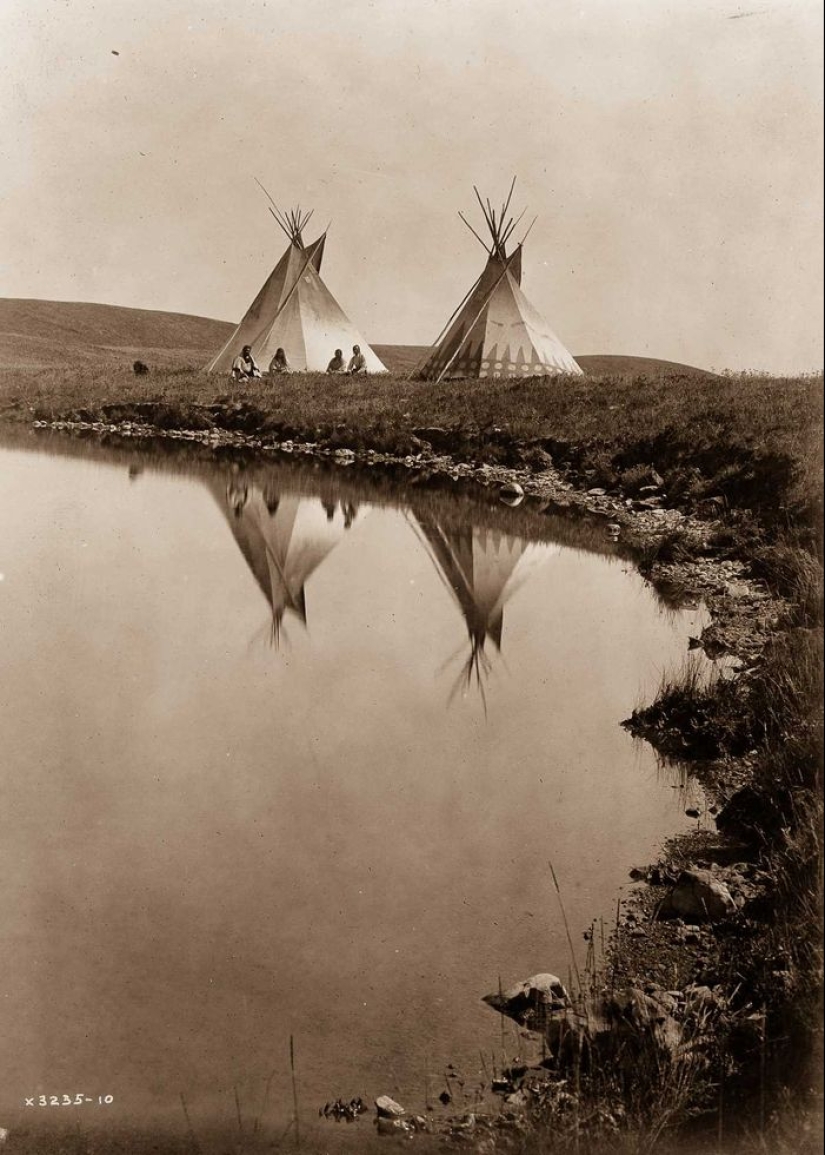 1904-1924: The life of North American Indians in photographs by Edward Curtis
