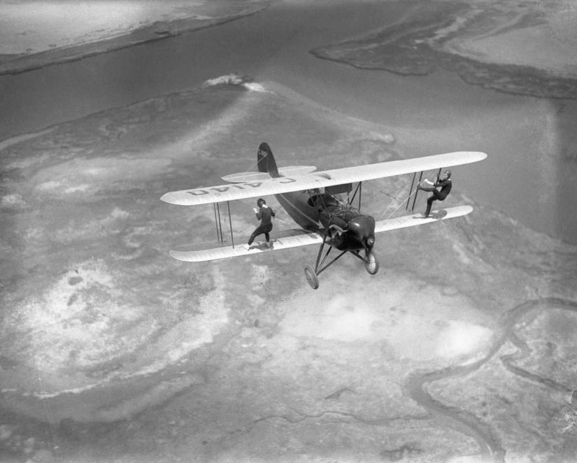 1919-1982: lo principal es no mirar hacia abajo, o Caminantes en las alas de los aviones