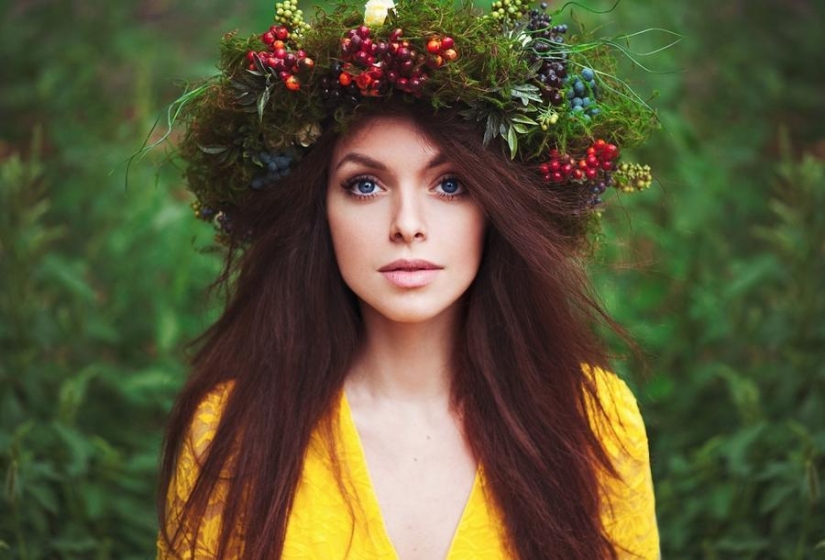 20 adorable girls with flower wreaths