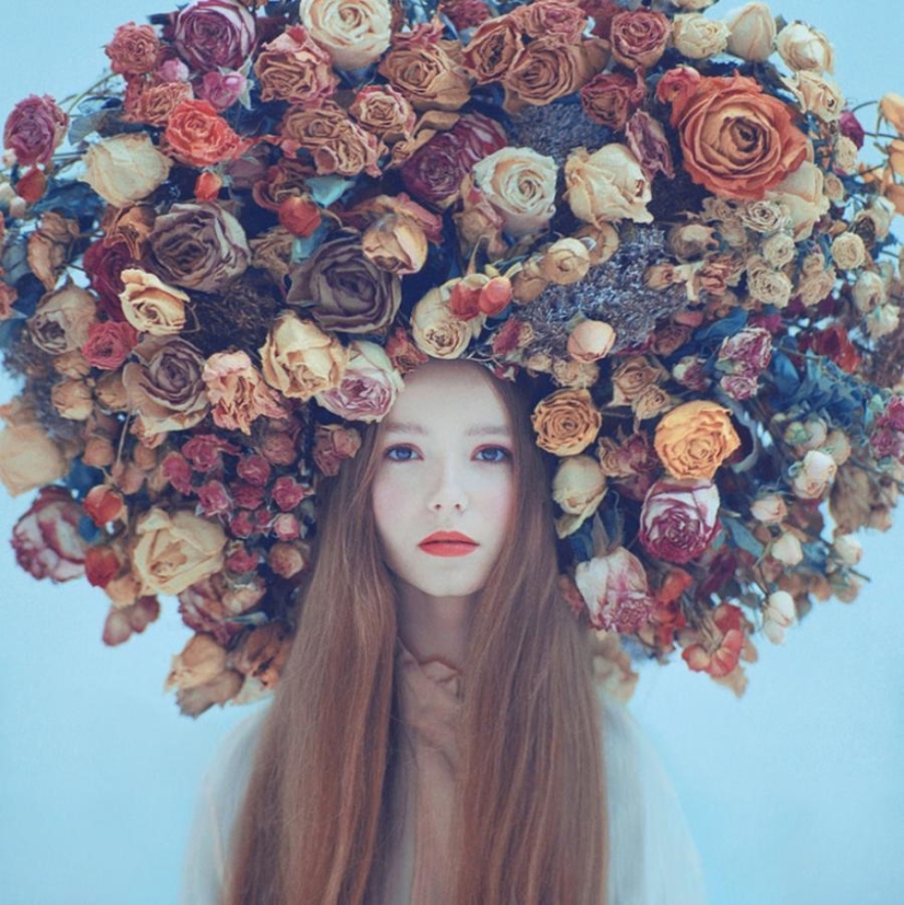 20 amazing girls with flower wreaths