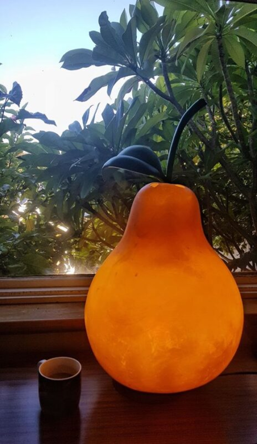 20 ambiguous lamps from flea markets, which are more surprising than useful