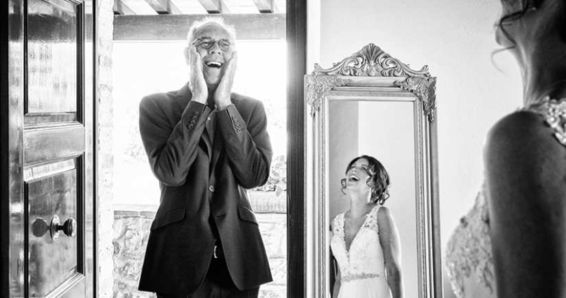 20 emocional fotos, de los padres por primera vez vio a sus hijas en los vestidos de novia