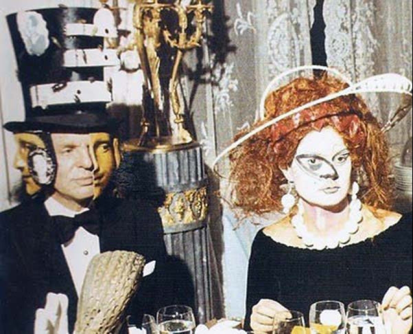 20 fotos de la fiesta masónica secreta en 1972, de la que la piel de gallina