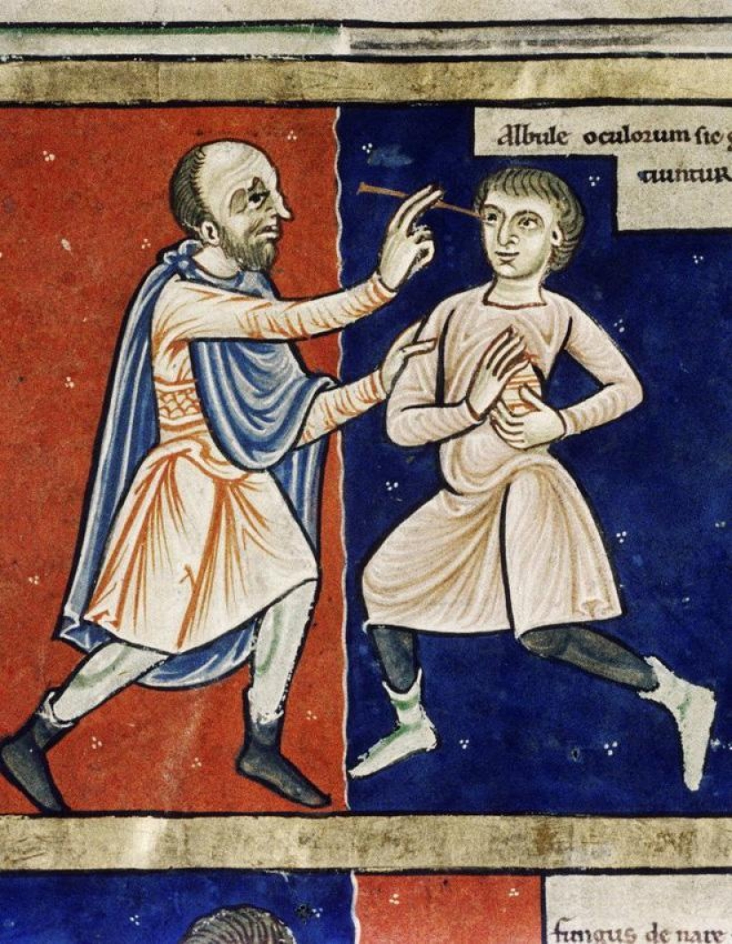 20 medieval paintings in which people are dealt with, but they absolutely don't care