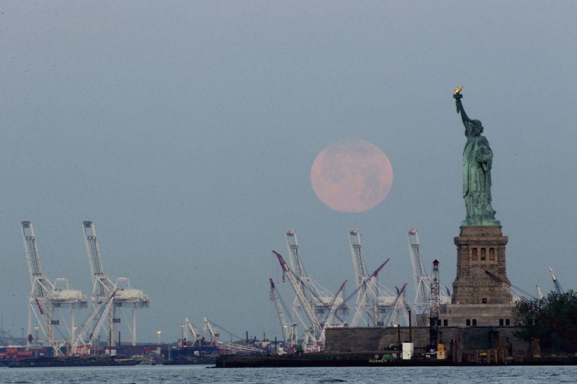 20 most beautiful photos of the &quot;supermoon&quot; 2013