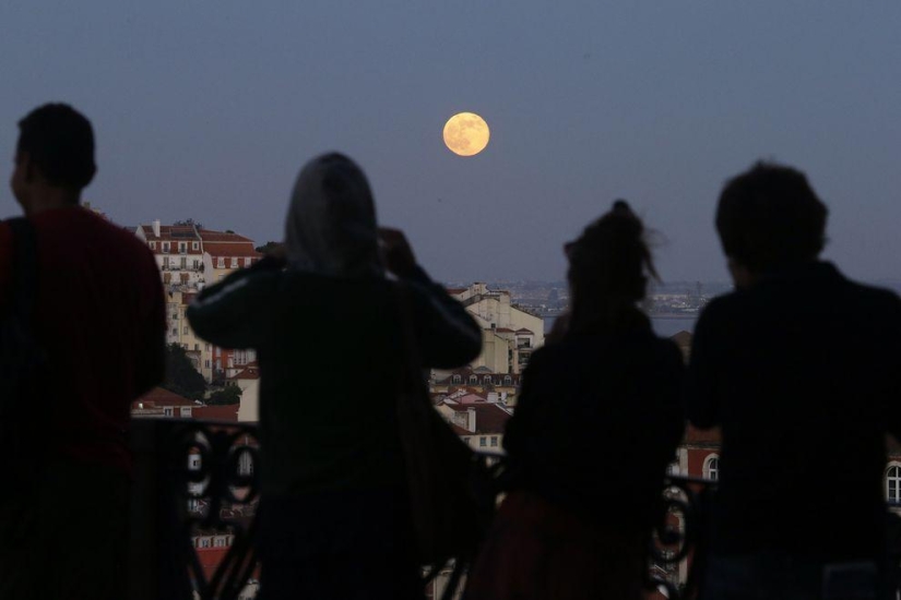 20 most beautiful photos of the &quot;supermoon&quot; 2013