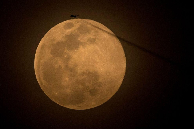 20 most beautiful photos of the &quot;supermoon&quot; 2013