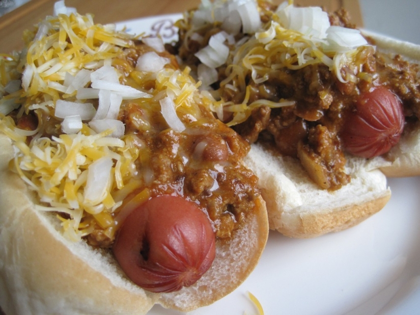 20 original hot dogs from all over the world