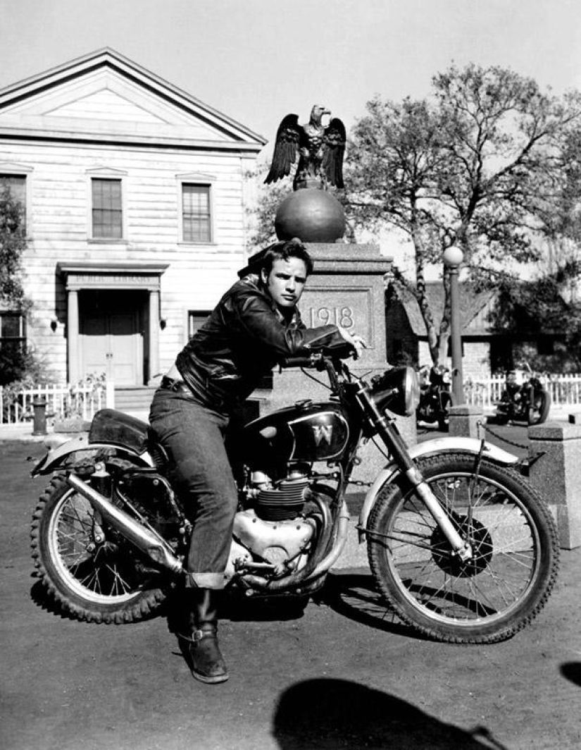 20 photos of celebrities of the twentieth century on motorcycles