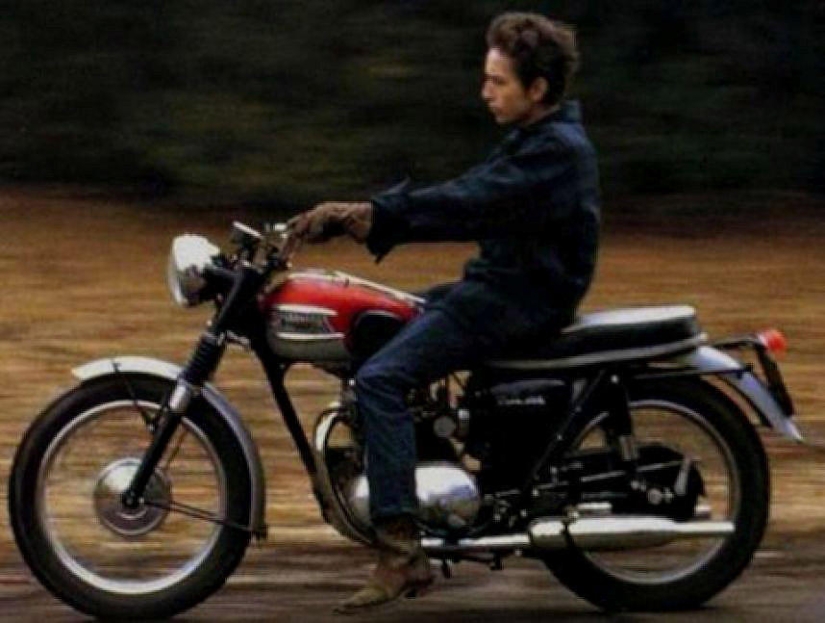 20 photos of celebrities of the twentieth century on motorcycles