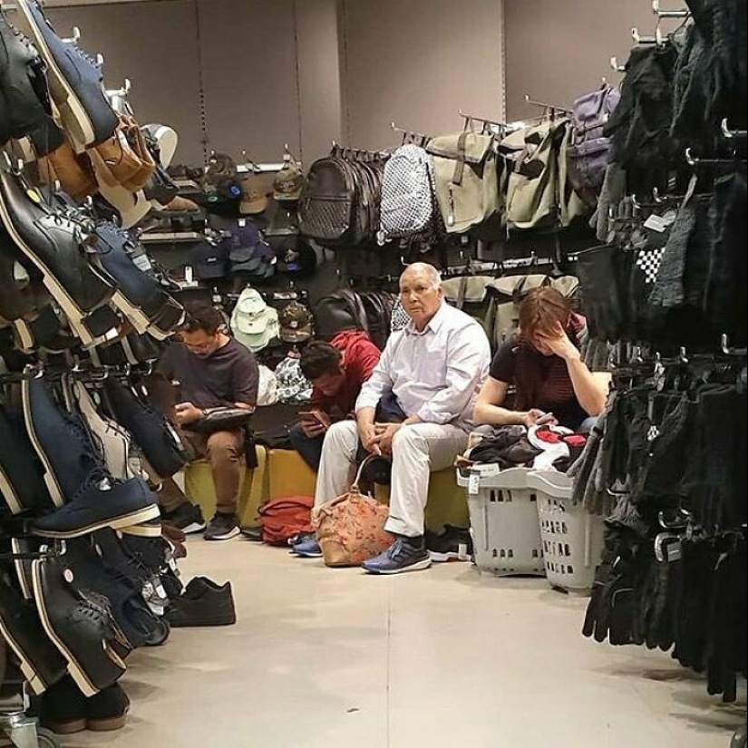 20 Times People Spotted Men Having A Miserable Time While Shopping And Just Had To Take A Pic