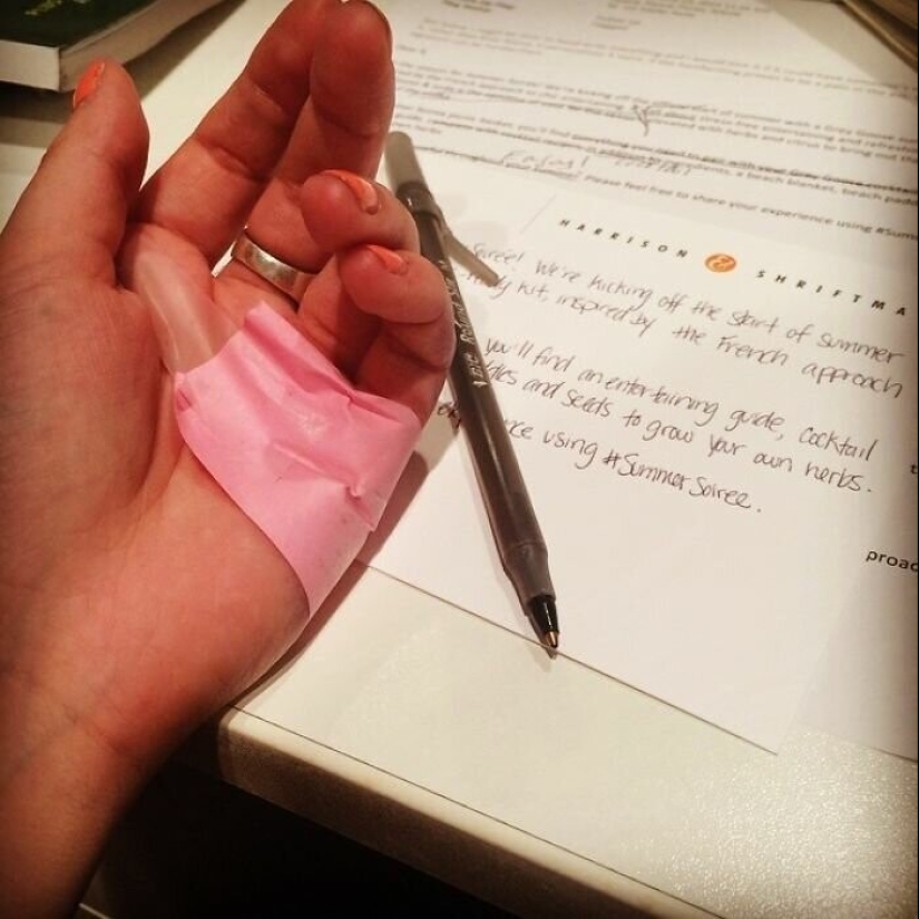 20+ visual proofs that the life of lefties is full of trials