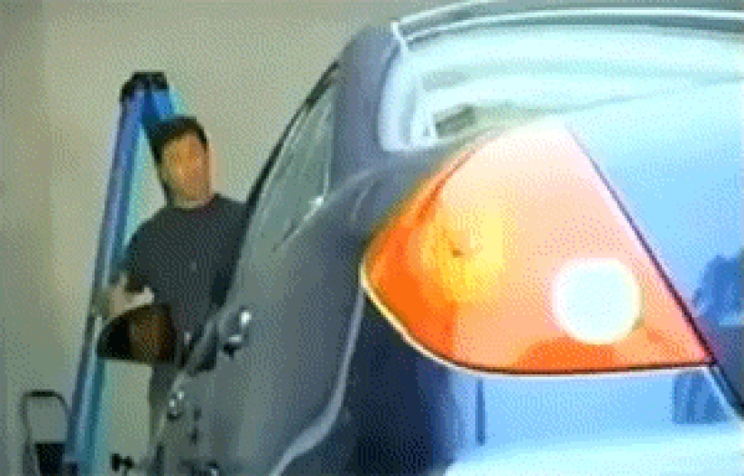 21 the most ridiculous gif about inept people from the "shop on the couch" advertisement