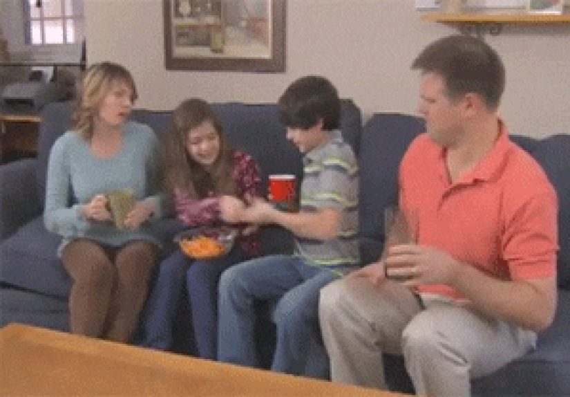 21 the most ridiculous gif about inept people from the "shop on the couch" advertisement