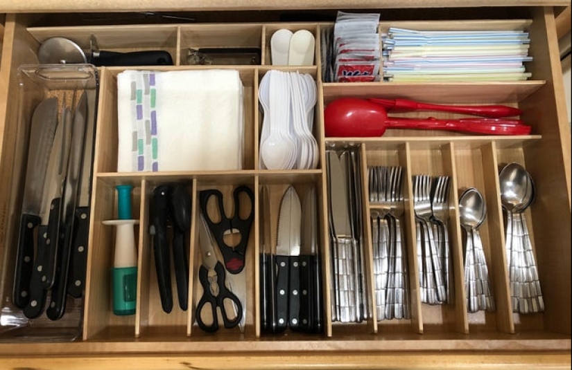 22 ejemplos geniales de organizar el espacio para la limpieza y la comodidad en la casa
