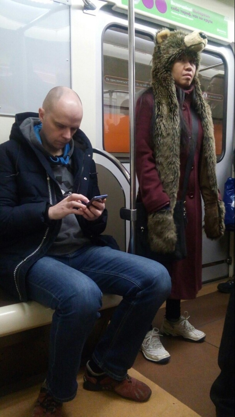 22 elegantes pasajeros del metro de San Petersburgo