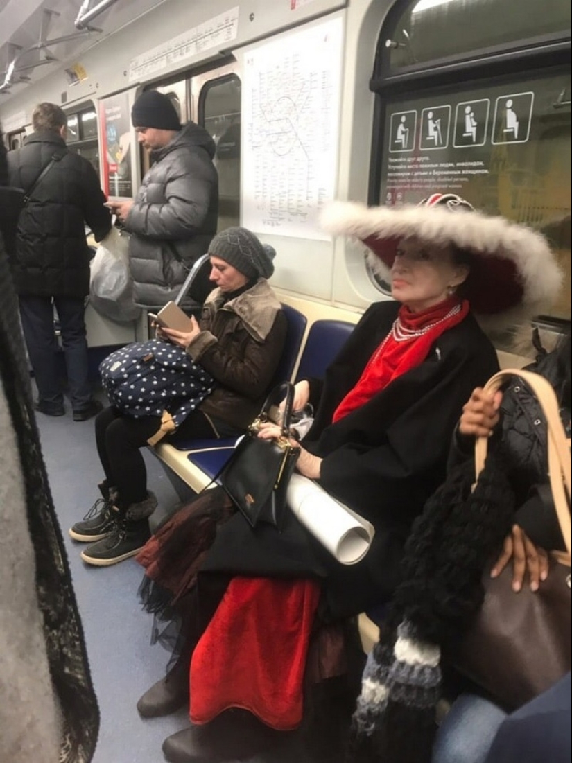 22 fashionistas from the domestic metro, whose indifference can only be envied