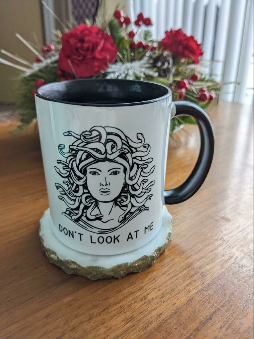 22 photos of unusual mugs shared by users on the Internet