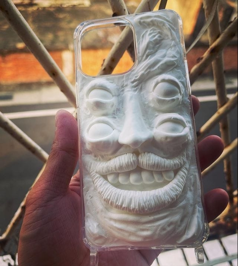 22 photos of unusual phone cases that attract the eye
