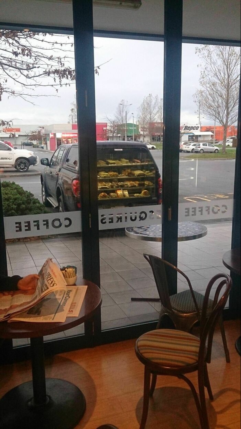 22 photos with reflections that raise a lot of questions