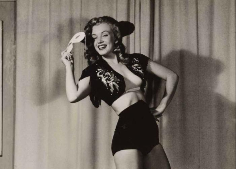 22 scandalous erotic pictures of Marilyn Monroe, which few people know about