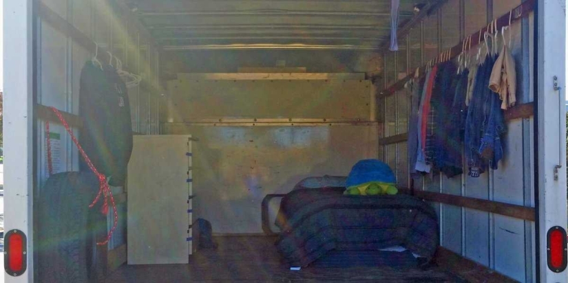 23-year-old Google employee lives in a truck in the company&#39;s parking lot and saves 90% of income